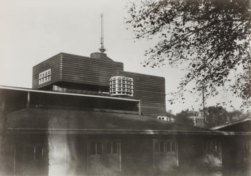 Edificio con antena