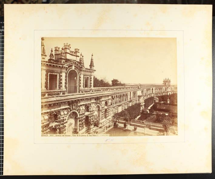 Sevilla. Jardines del Alcazar. Vista de la galeria de Don Pedro I.