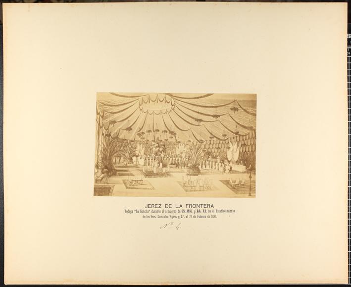 Jerez de la Frontera. Bodega “La Concha” durante el almuerzo de SS.MM. y AA.RR. en el establecimiento de los Sres. González Byass y Cª, el 27 de febrero de 1882