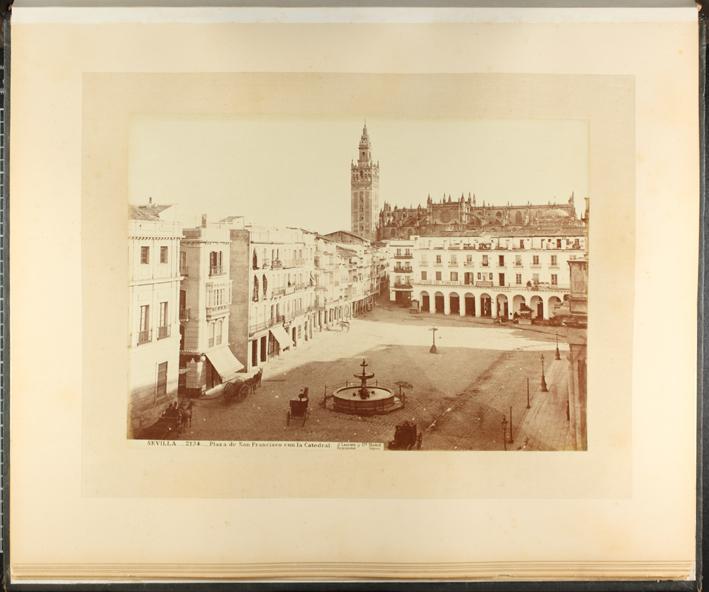 Plaza de San Francisco con la Catedral.