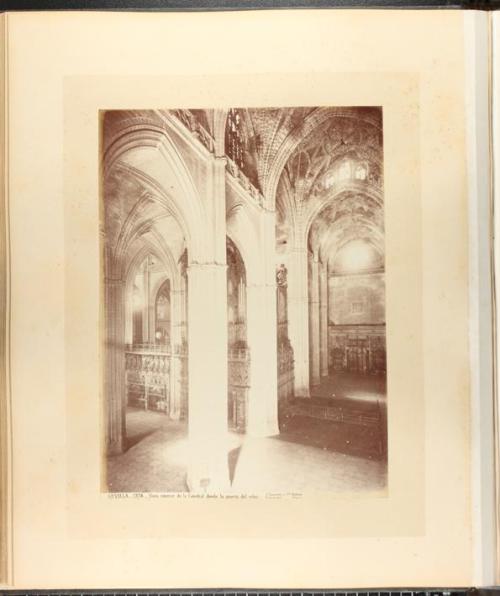 Vista interior de la Catedral desde la puerta del relox.