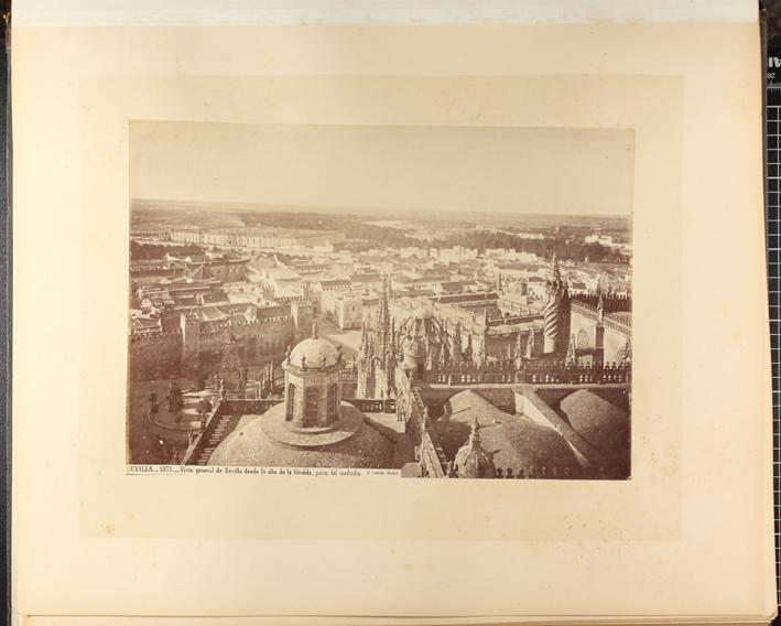 Vista general de Sevilla desde lo alto de la Giralda, parte del mediodía.