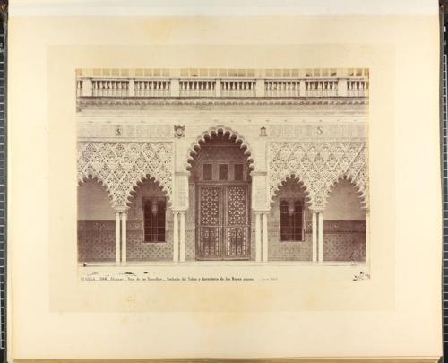 Alcazar. Patio de las Doncellas. Fachada del Salon y dormitorio de los Reyes moros.