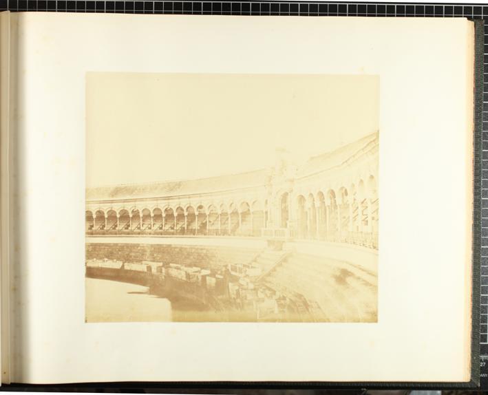 (Interior de la plaza de toros de la Maestranza)