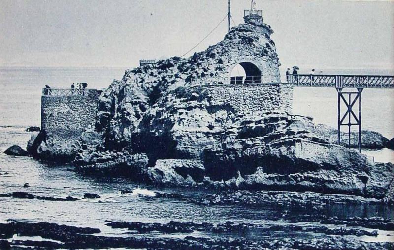 Biarritz. Le Rocher de la Vierge à Marée basse