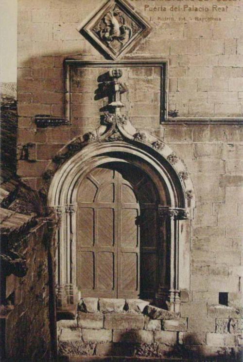 Monasterio de Poblet. Puerta del Palacio Real