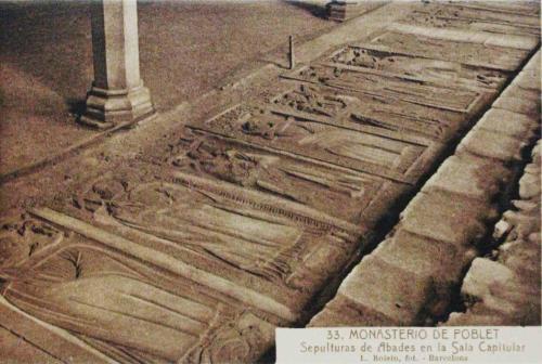 Monasterio de Poblet. Sepulturas de Abades en la Sala Capitular