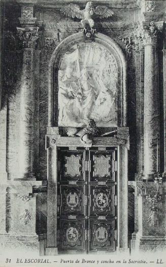 El Escorial. Puerta de Bronce y concha en la Sacristía