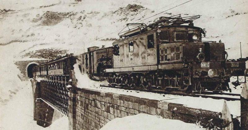 Caminos de Hierro del Norte de España. Tren eléctrico en la sección de Pajares (Asturias)