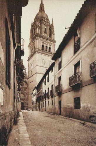 Salamanca. Calle de los Leones y Catedral Nueva