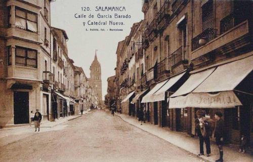 Salamanca. Calle de García Barado y Catedral Nueva