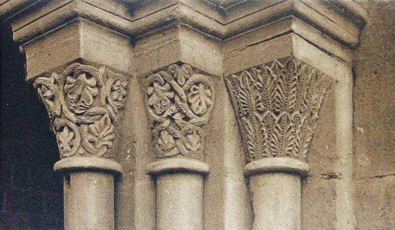 Monasterio de Poblet. Dertalle de Capiteles del Claustro