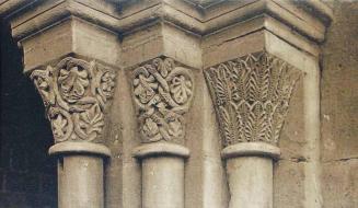 Monasterio de Poblet. Dertalle de Capiteles del Claustro