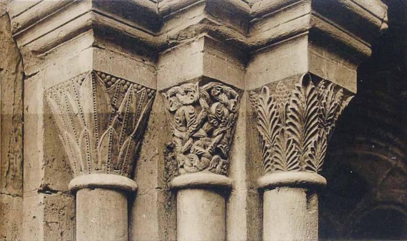 Monasterio de Poblet. Dertalle de Capiteles del Claustro