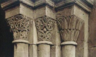 Monasterio de Poblet. Dertalle de Capiteles del Claustro