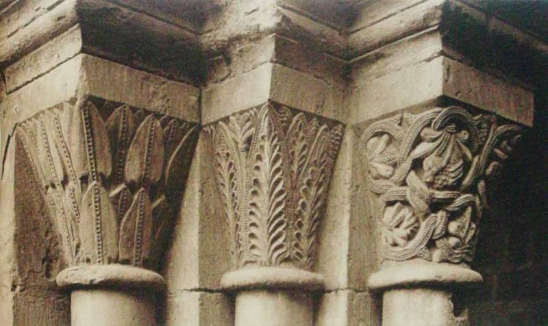 Monasterio de Poblet. Detalle de Capiteles en el Claustro