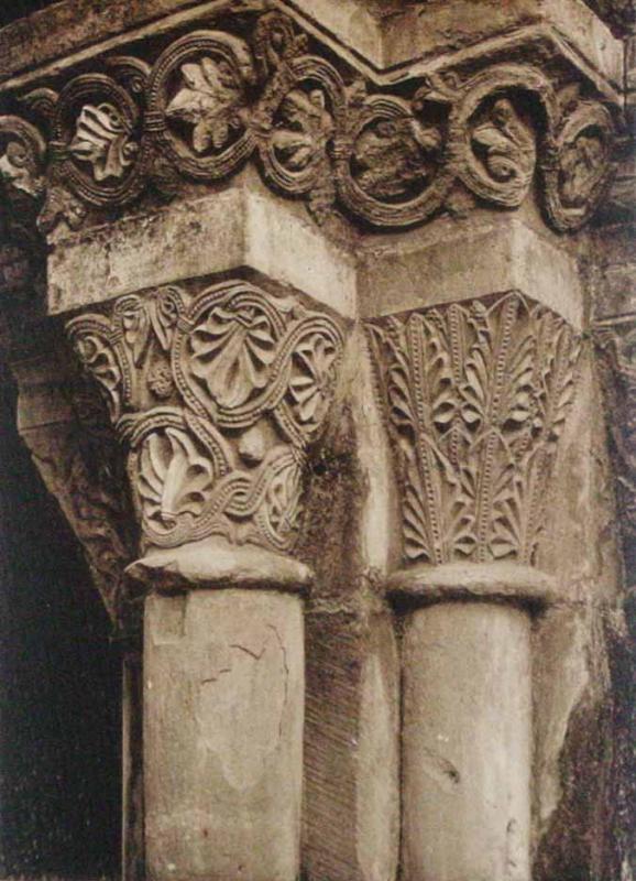 Monasterio de Poblet. Capiteles en el Claustro