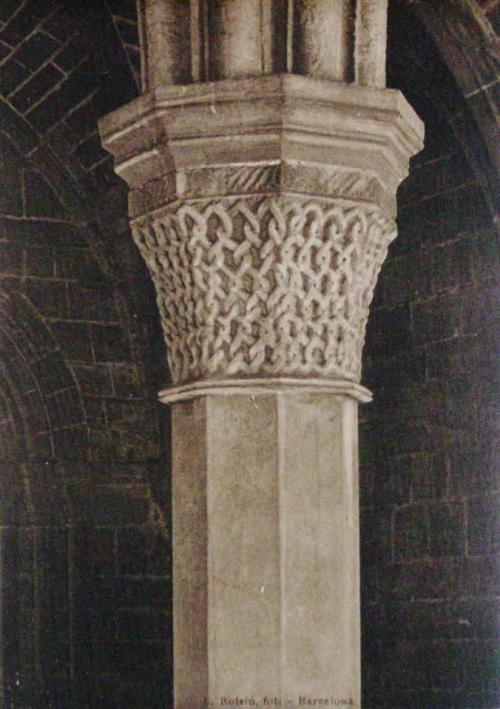 Monasterio de Poblet. Capitel del interior de la Sala Capitular