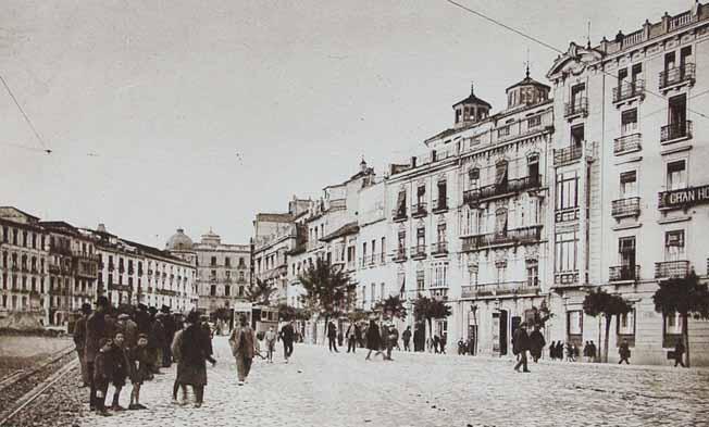 Granada. Puerta Real