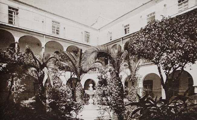 Jaén. Patio del Hospital Provincial