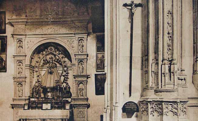 Toledo. San Juan de los Reyes. Capilla de la Virgen de la Rosa (plateresco). Cruz de la Inquisición