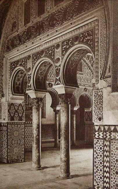 Sevilla. Alcázar. Puerta del Salón de Embajadores desde el Comedor de Felipe IIº