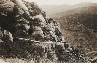 Montserrat. Fondo del Canal de Santa María. Camino de la Santa Cueva