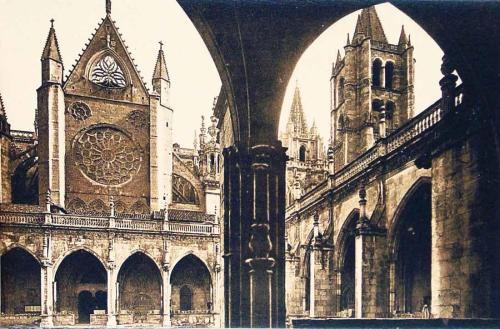 León. Catedral (Siglo XII). Claustro y Fachada Norte