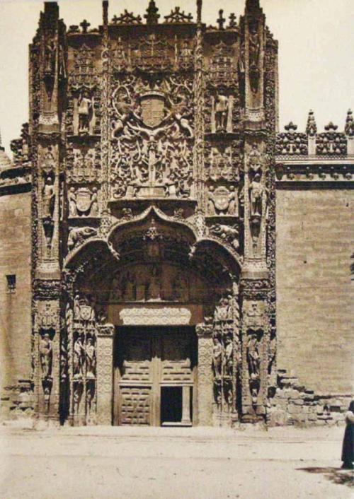 Valladolid. Puerta del Colegio de San Gregorio