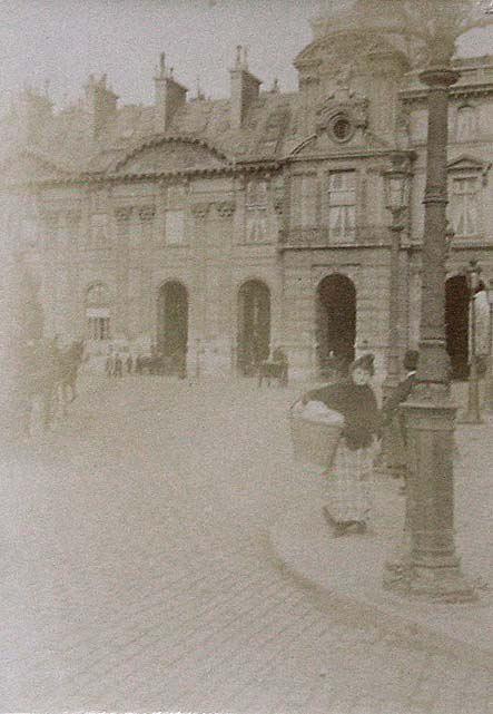 (Plaza y monumento de París)