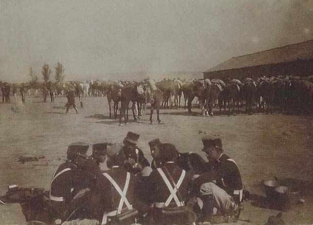 (Soldados con caballos en San Fernando)