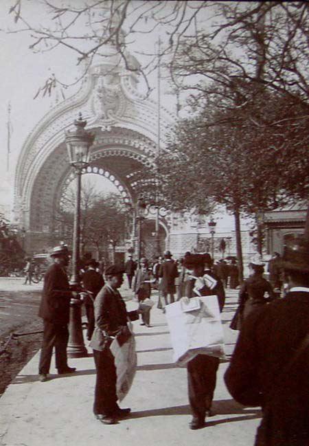 (Principal puerta de entrada a la exposición universal de París)