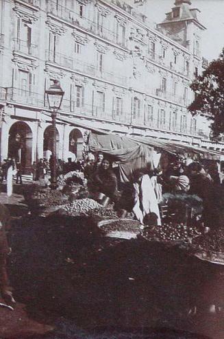 (Mercado en la plaza mayor)