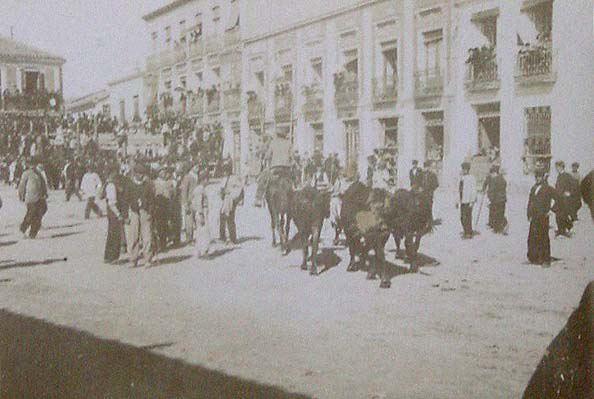 (Plaza de Leganés con público)