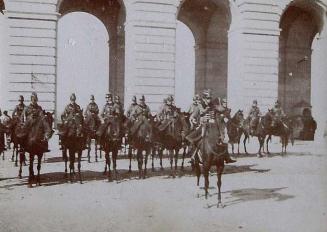 (Parada a caballo en el Palacio Real)