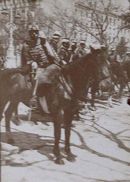 (Soldados a caballo)