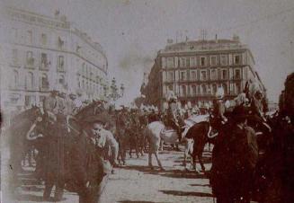 (Jinetes en formación en la Puerta del Sol)