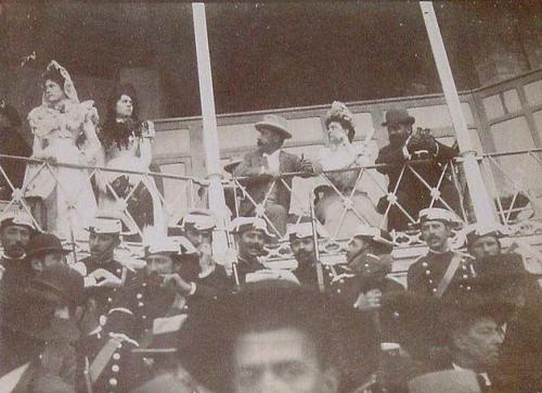 (Público en la plaza de Toros de Jerez)