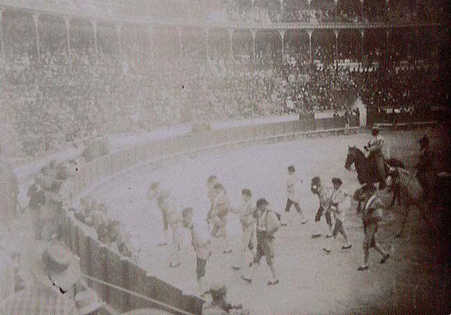 (En la plaza de Toros de Córdoba)