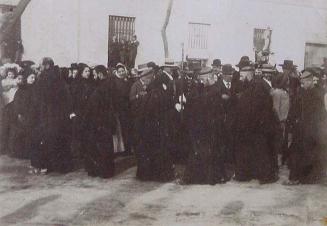 (Procesión religiosa con monjes)