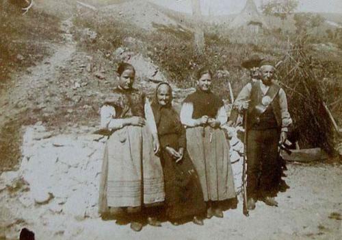 (Retrato de una familia en el campo)