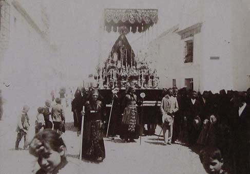 (Paso de Semana Santa de una Virgen en Marchena)