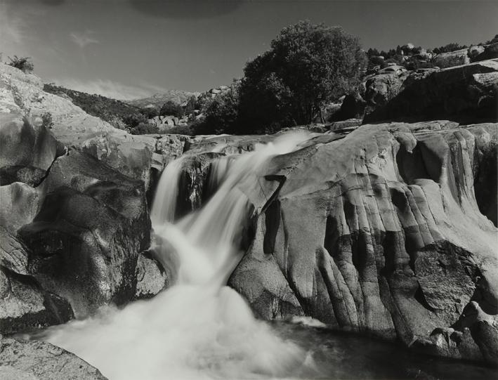 Rocas y cascada. La Pedriza