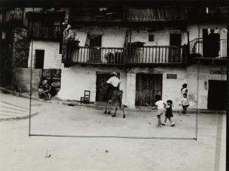 Gente en la calle en un pueblo