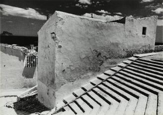 Calle de un pueblo cerca del mar