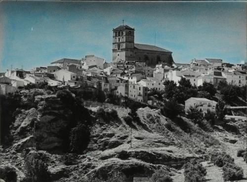 Vista de pueblo con iglesia