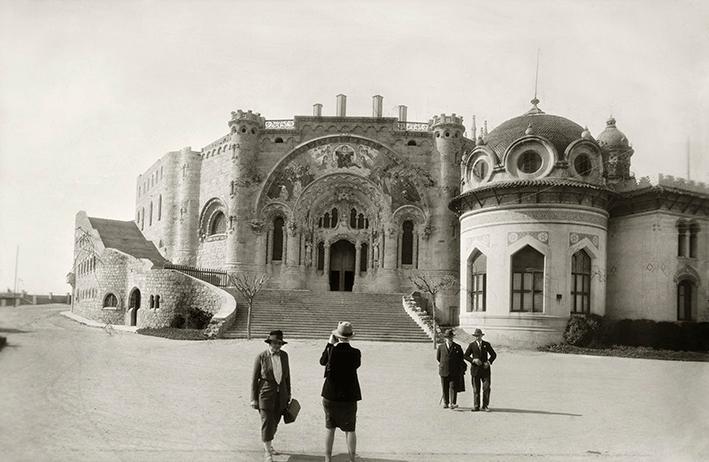 Turistas en el templo del Sagrado Corazón del Tibidabo