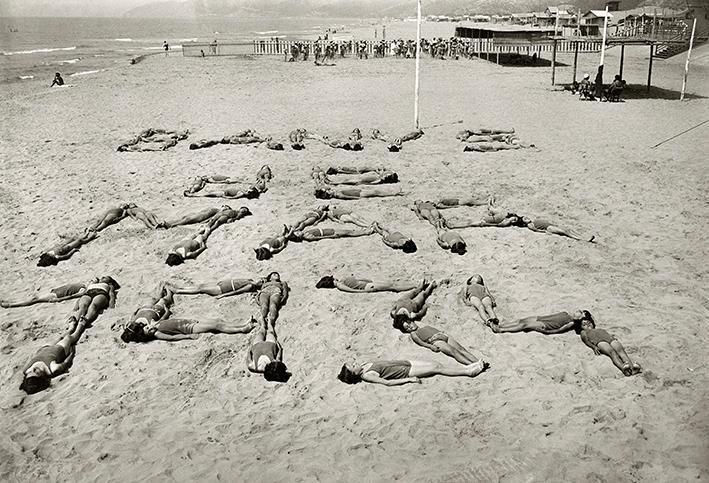 Niños de las Escuelas Municipales de Barcelona. Playa de Castelldefels