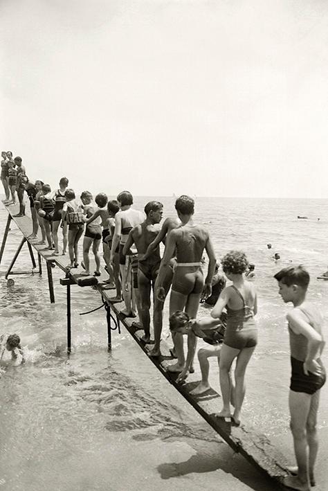 Bañistas en la playa de los Baños de San Sebastián