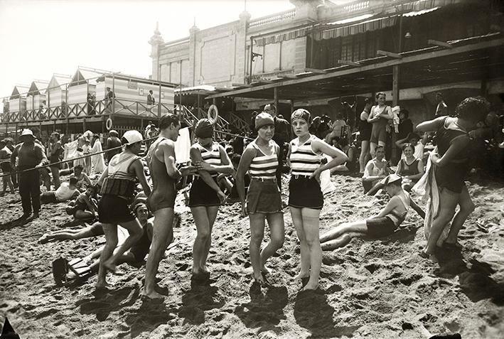 Bañistas en la playa de los Baños de San Sebastián